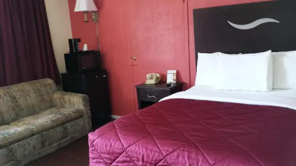 American Inn 8